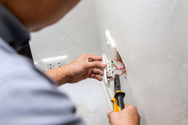 Best Affordable Emergency Electrician  in Moon Lake, FL